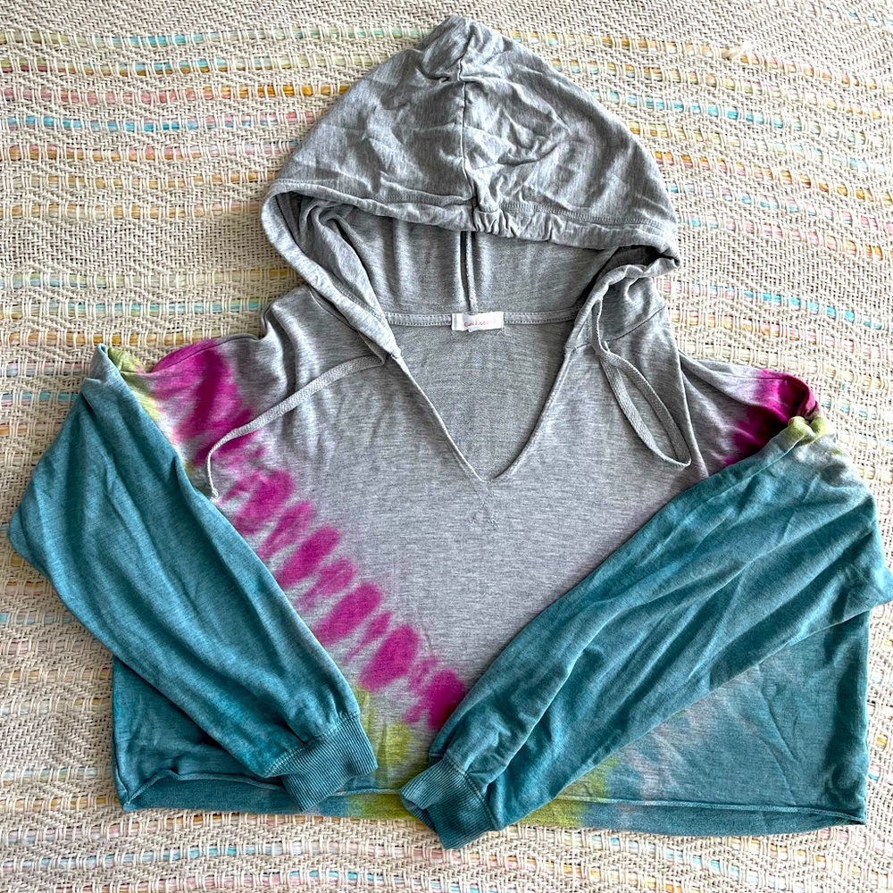 Colsie Cropped Tie Dye Hoodie